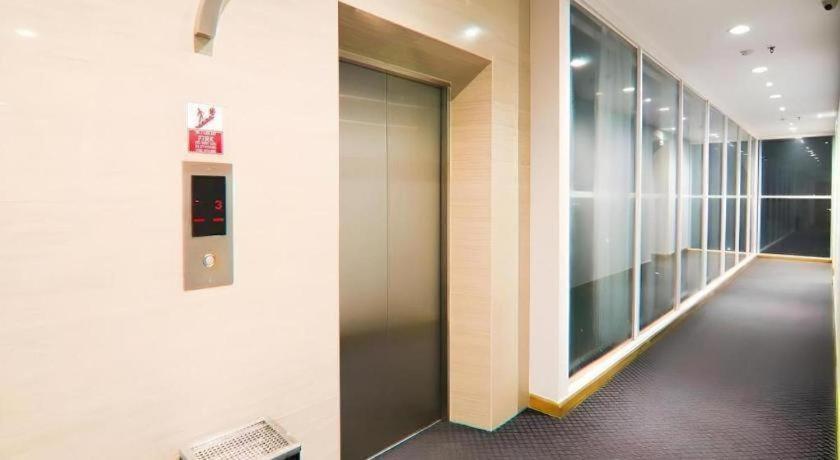 U Stay Hotel Mangga Besar Jakarta Exterior foto